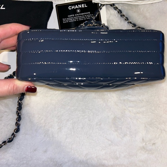 Chanel mini flap Chevron Patent Navy - Picture 2 of 16